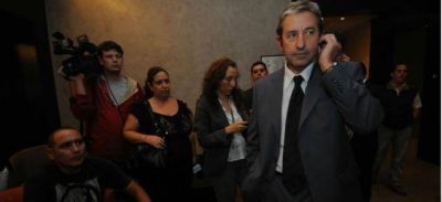 Cobos intriga en el Senado y sue�a una interna con Binner