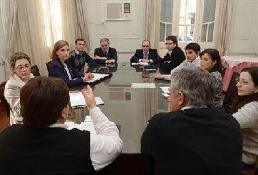 ACDICAR y el Municipio con las autoridades del Banco Naci�n