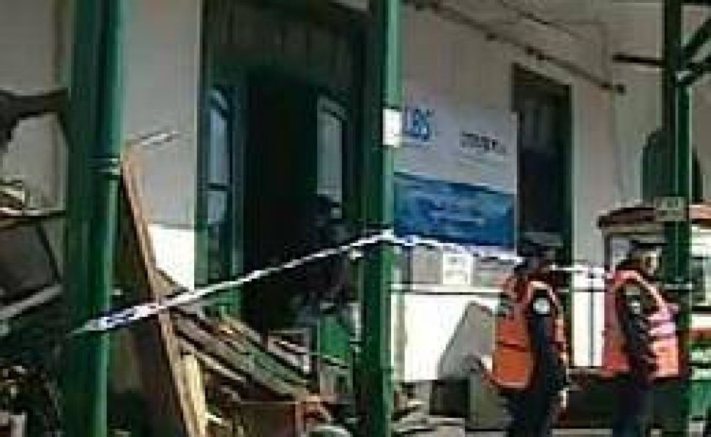 Otro susto en las v�as: descarril� un tren de la l�nea Belgrano Sur