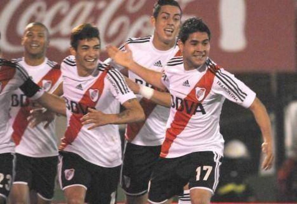 Movido triunfo de River en Victoria