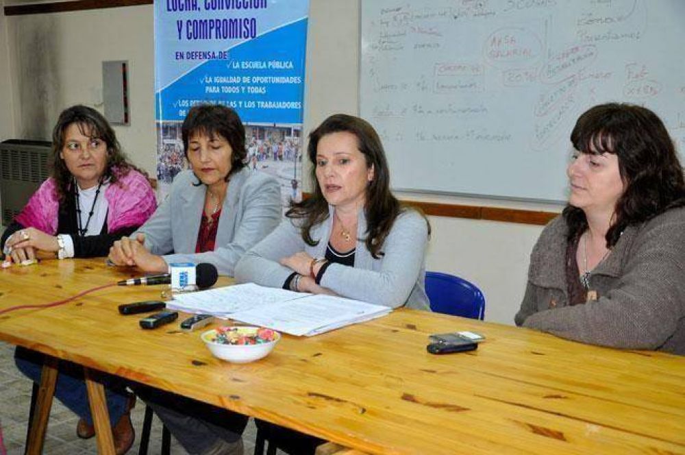 UTELPA acusa al Gobierno de seguir con un �esquema de los �90� en educaci�n