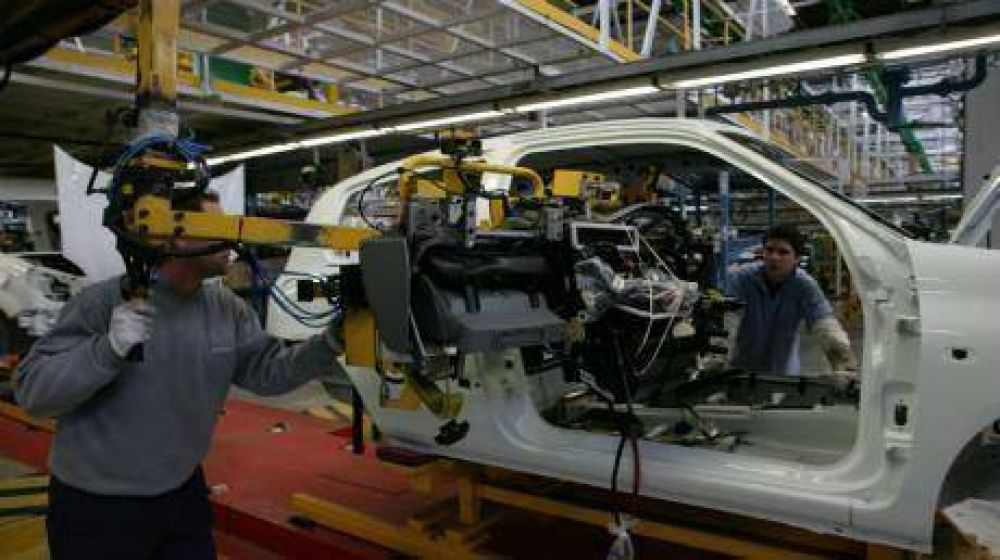Automotrices aceleran hasta fin de a�o