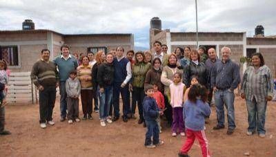 Viviendas para 12 familias humildes