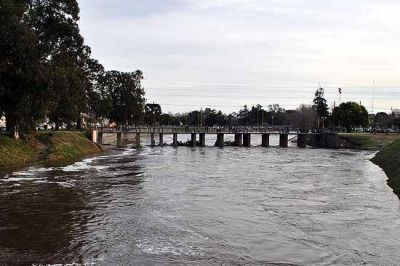 En Olavarr�a quedan 9 personas evacuadas: las aguas del Tapalqu� siguen en baja