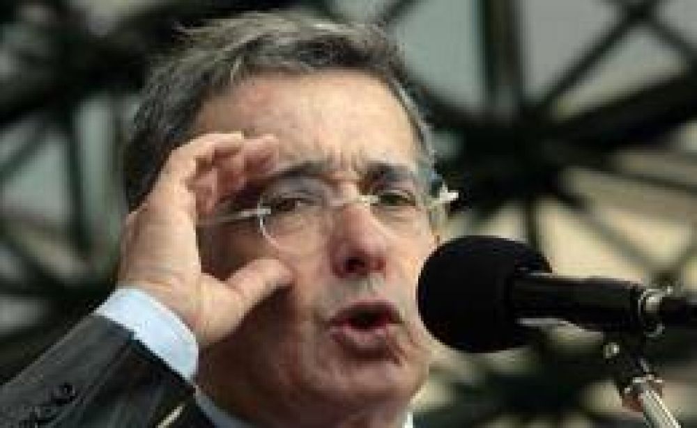 Colombia: Uribe acus� a Santos de negociar con las FARC en Cuba