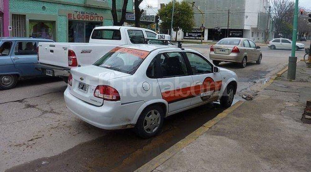 Remises: la ciudad empieza a te�irse de blanco y naranja