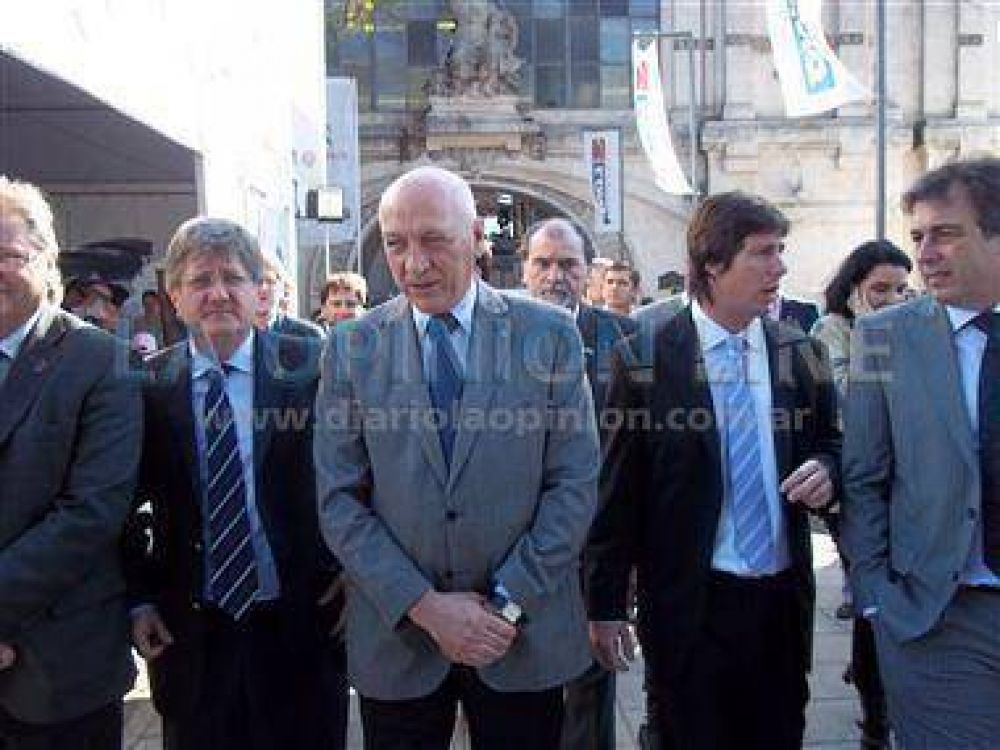 Concluye la recorrida de las autoridades
