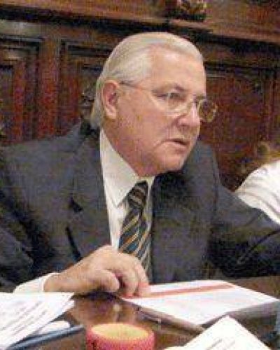 Renuncia el juez Carlos Soto D�vila.