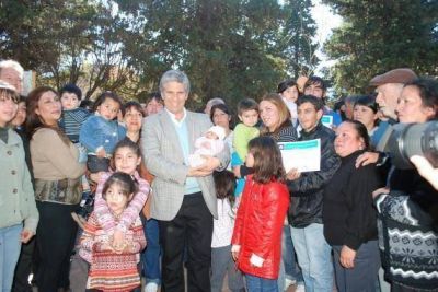 El Gobernador preadjudic� viviendas en Villa de la Quebrada y lanz� el Plan Solidaridad
