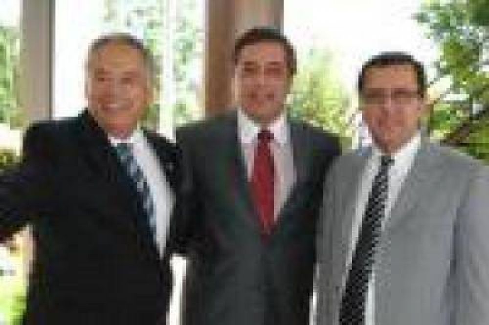 ZORRILLA Y DECIMA ENCABEZARON LA DESCALIFICACI�N A LANATA