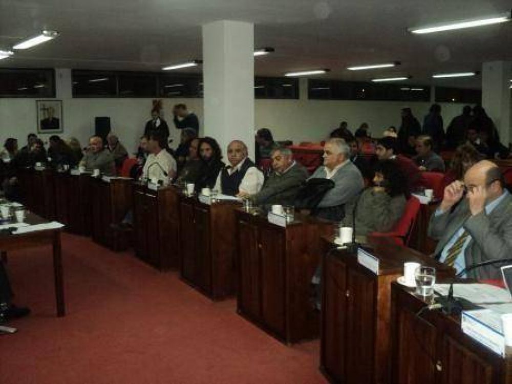 Sesion� el Concejo Deliberante varelense y los Mayores Contribuyentes aprobaron el cr�dito de $25 millones