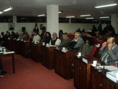 Sesion� el Concejo Deliberante varelense y los Mayores Contribuyentes aprobaron el cr�dito de $25 millones