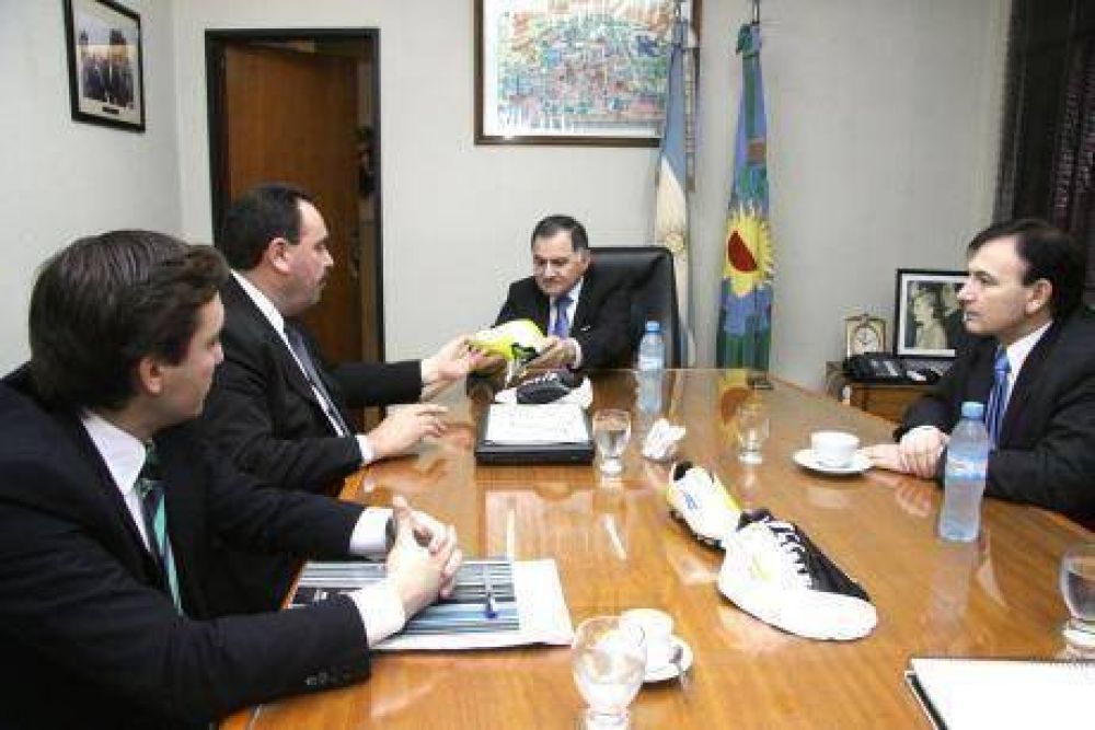 Penalty anunci� que producir� integralmente su calzado deportivo en su planta de Florencio Varela