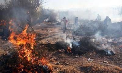 Incendiaron y destrozaron las casas de los supuestos asesinos de una mujer en Las Heras