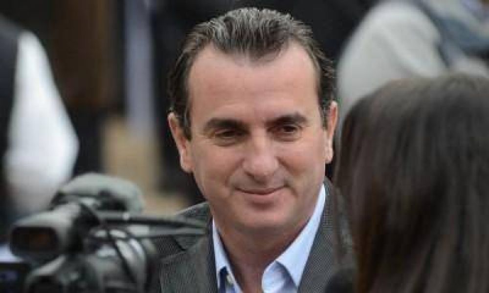 Francisco P�rez sale de gira y busca potenciar su imagen internacional