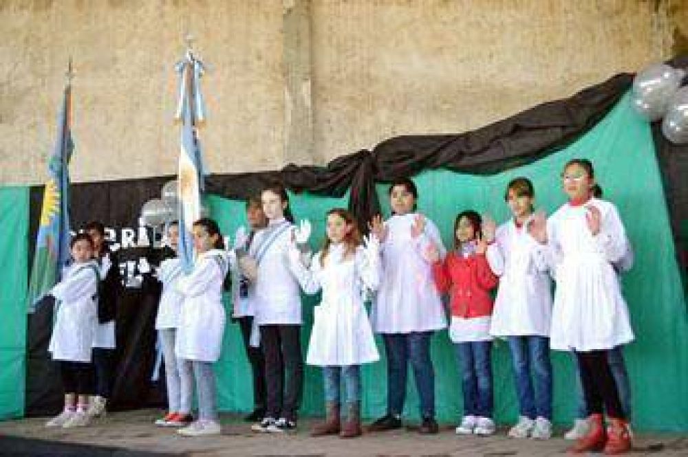 Emotivo acto por los 110 aos de la Escuela de Educacin Primaria N 20 de Guerrico