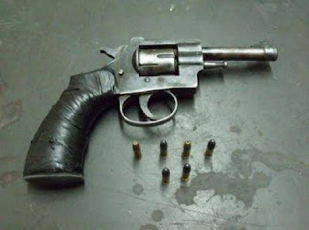 Detuvieron a dos menores con un arma de fuego