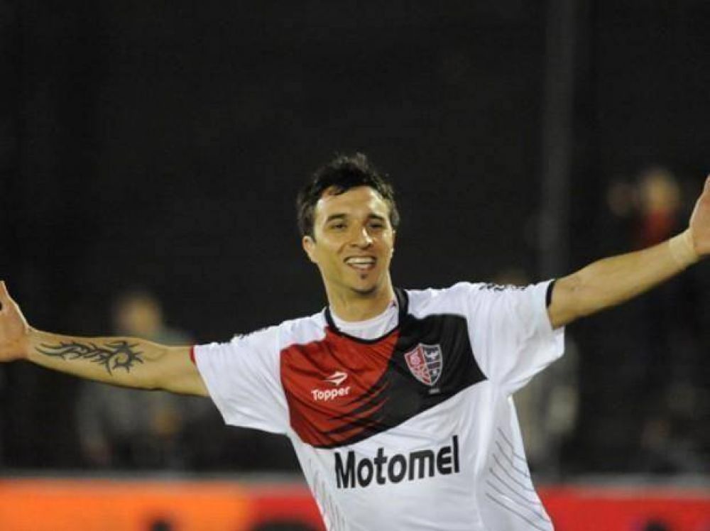 Newell's despach� a San Mart�n y se subi� a la punta de la tabla
