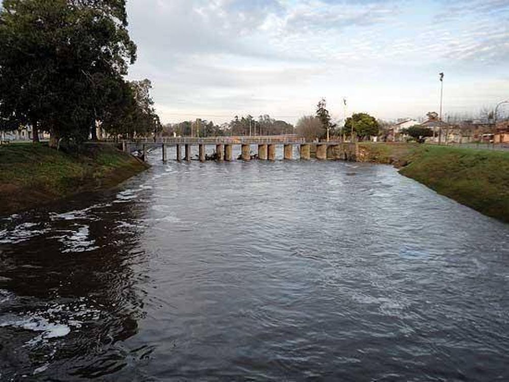 Efectuaron nuevas mediciones en el arroyo: las aguas del Tapalqu� siguen en baja