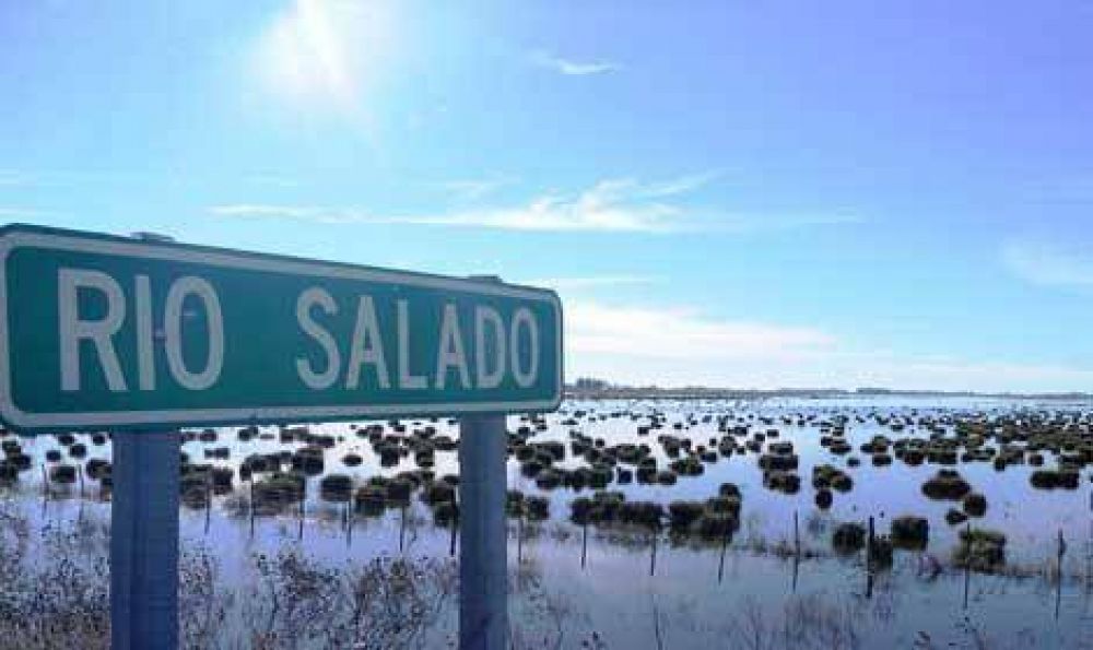 Varias hect�reas de Chivilcoy bajo agua por la crecida del R�o Salado 