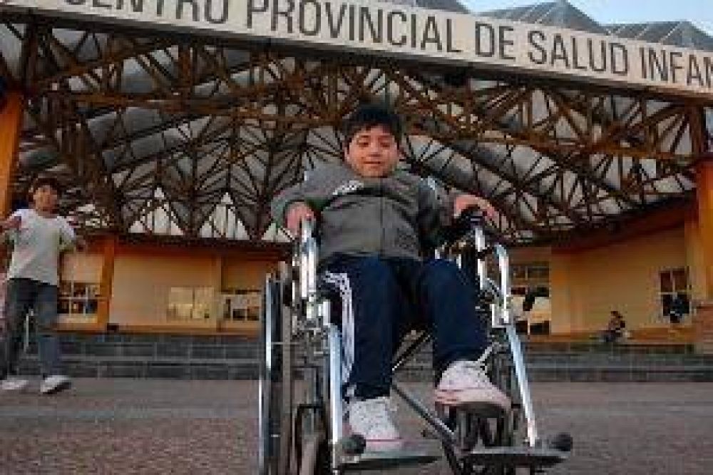 Despu�s del accidente que casi le cuesta la vida, Adan ya camina