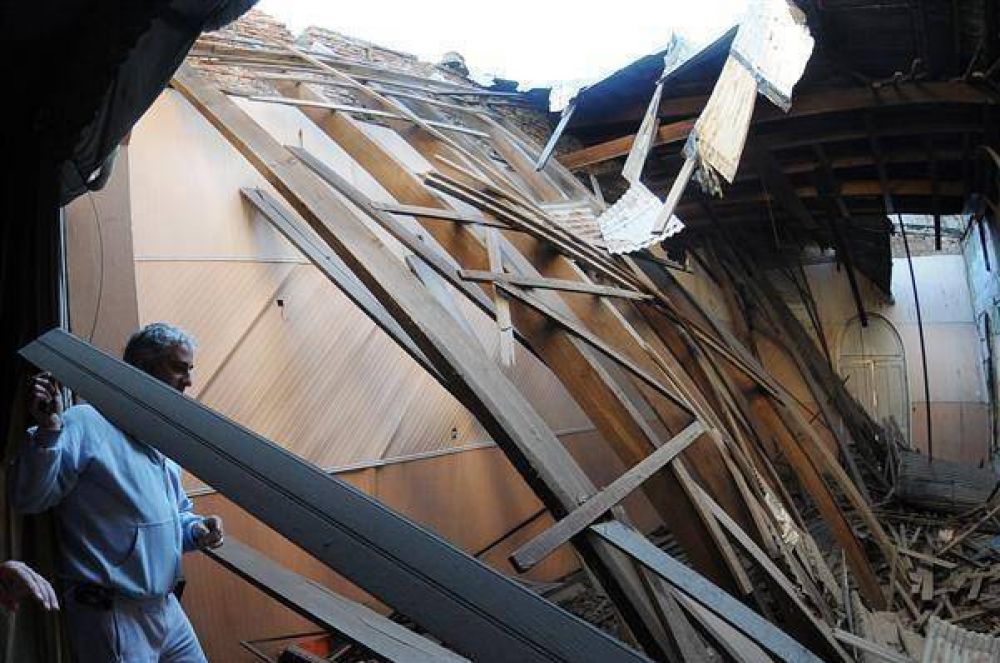 Piden informes por el derrumbe en una iglesia 