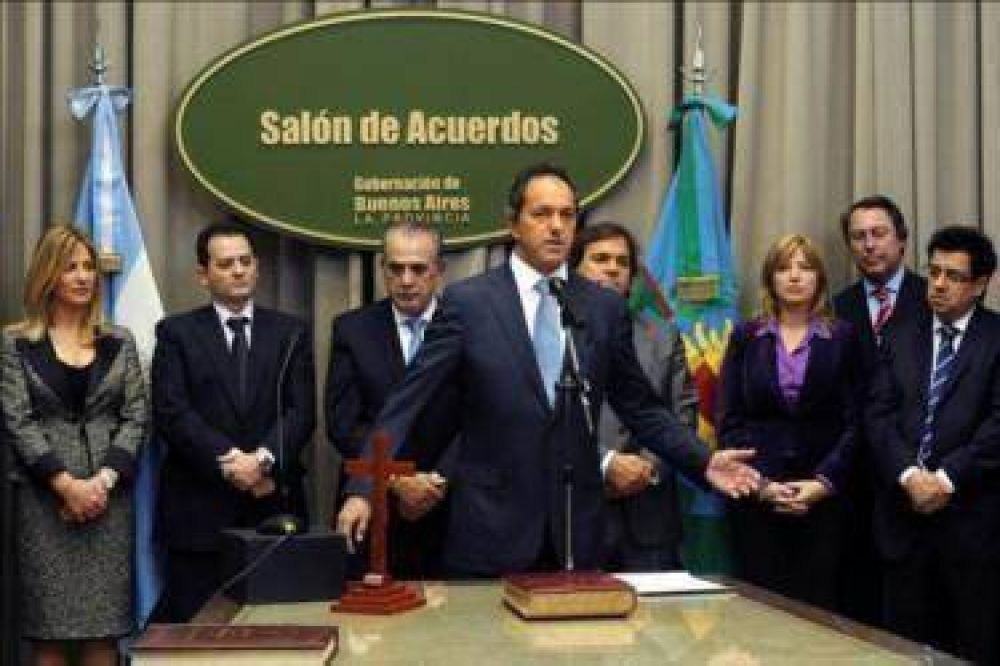 Scioli puso en el cargo a nuevos funcionarios