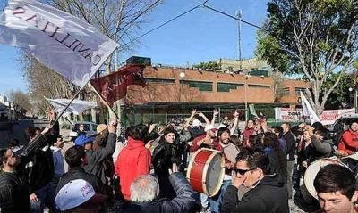 Plaini: "Si pueden regalar diarios, quiere decir que sus finanzas est�n muy bien"