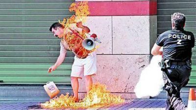 Acorralados por la crisis econ�mica, dos italianos se mataron a lo bonzo