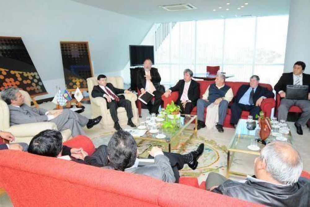 El Gobernador se reuni� con miembros del Consejo Pastoral