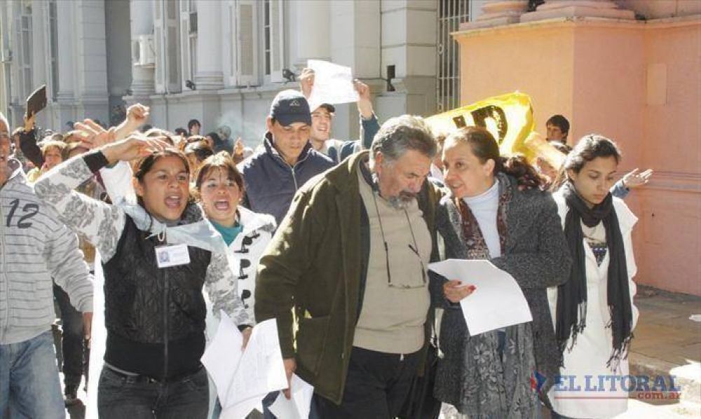 Ocupantes exhortan a la aprobaci�n del proyecto de expropiaci�n del Pirayu�
