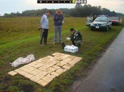 Hallaron abandonados 54 kilos de marihuana a la vera de la Ruta 12