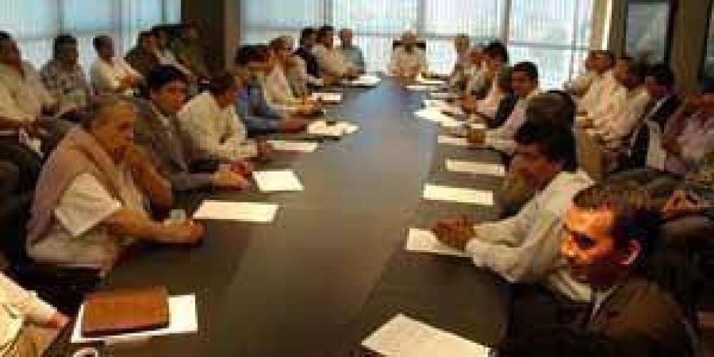 Los 37 intendentes renovaron respaldo a Insfr�n