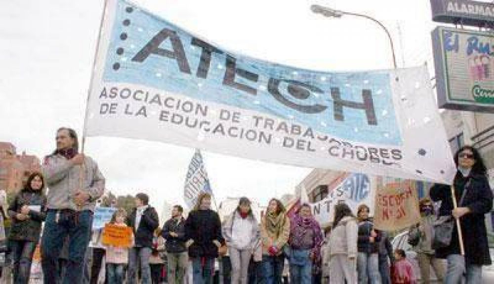 Los docentes comienzan un paro provincial por 48hs con diferentes movilizaciones