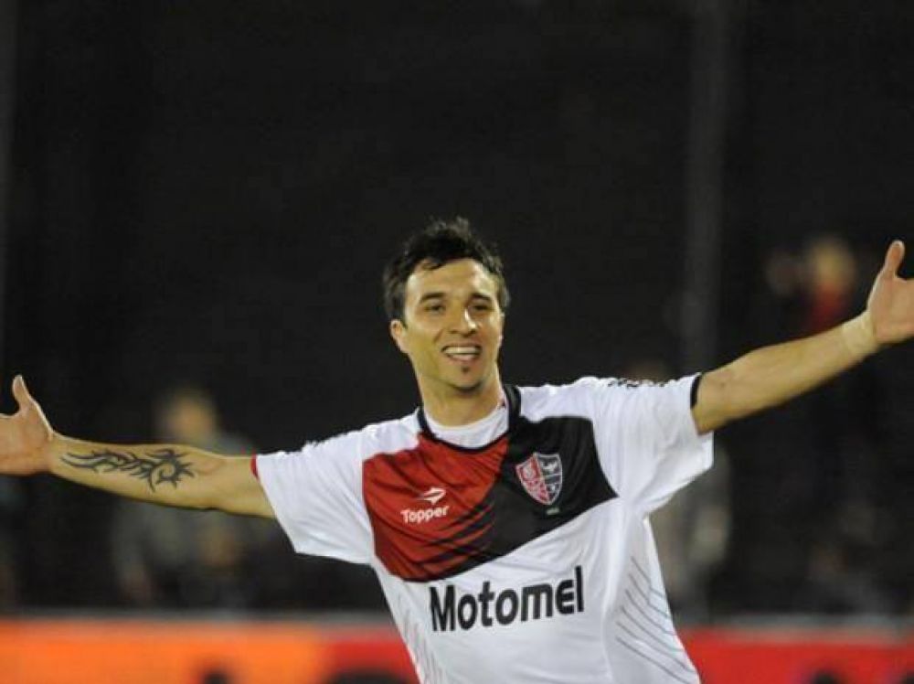 Nacho Scocco volvi� a Newell's y en la primera que toc� meti� el gol del que habla el pa�s