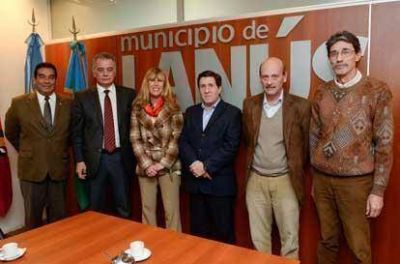 Firmaron importante convenio entre el Municipio de Lan�s y la Federaci�n Bioqu�mica de Buenos Aires