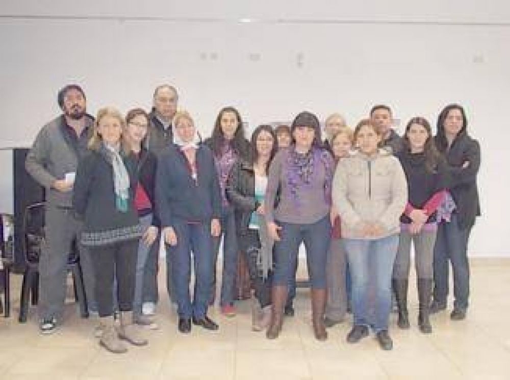 Numerosas entidades se manifiestan contra el femicidio en la Estaci�n de Quilmes