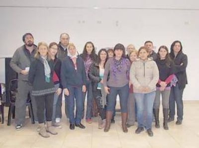 Numerosas entidades se manifiestan contra el femicidio en la Estaci�n de Quilmes