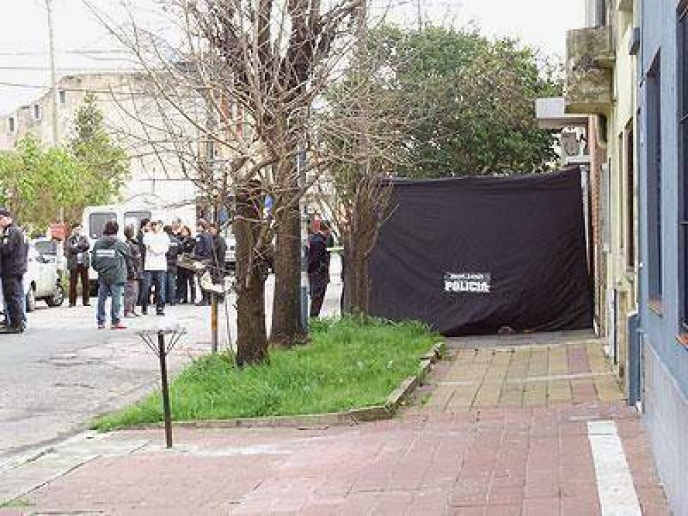 Conmocionado, Lan�s pide Justicia por el crimen de otro vecino