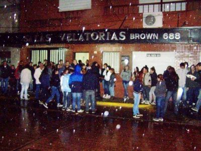 En un confuso episodio, matan a un adolescente de un disparo