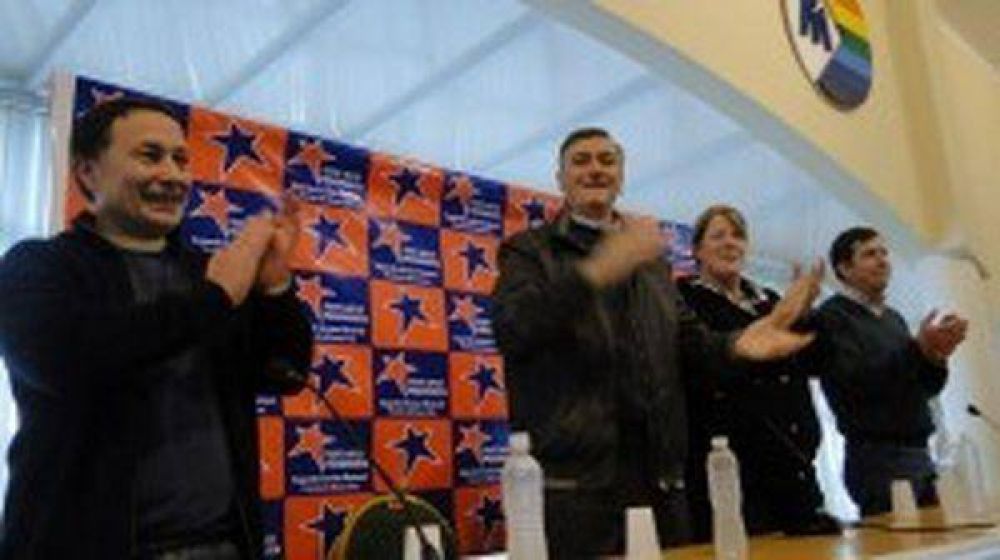 Los concejales Rodolfo Lacabanne y Mariano Pousa presentes en el Foro regional FAP.