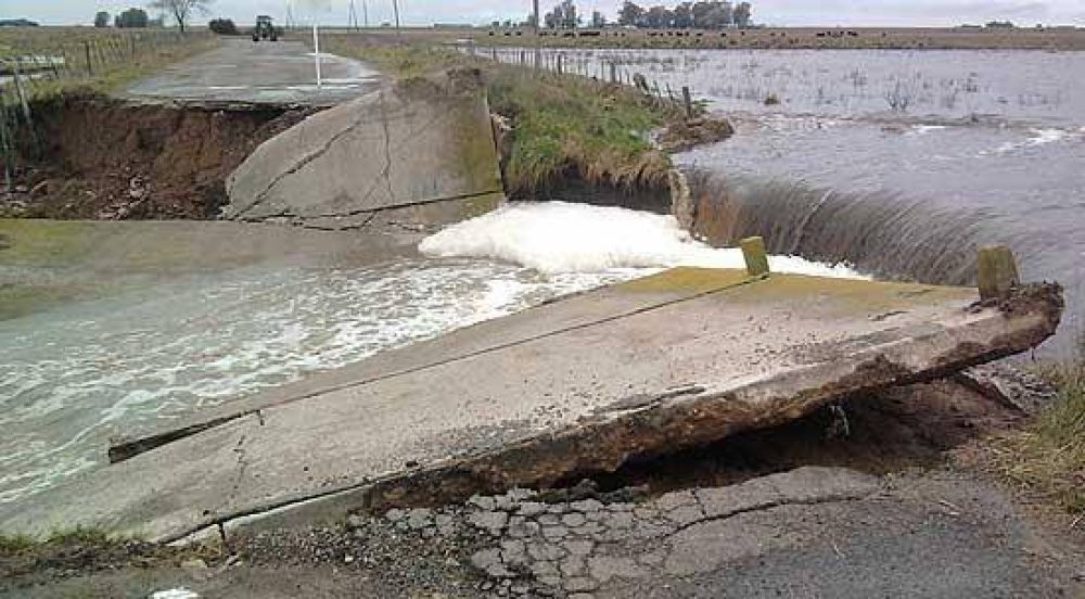 Clausuraron el puente secundario de Querand�es y piden reparaci�n a la Provincia