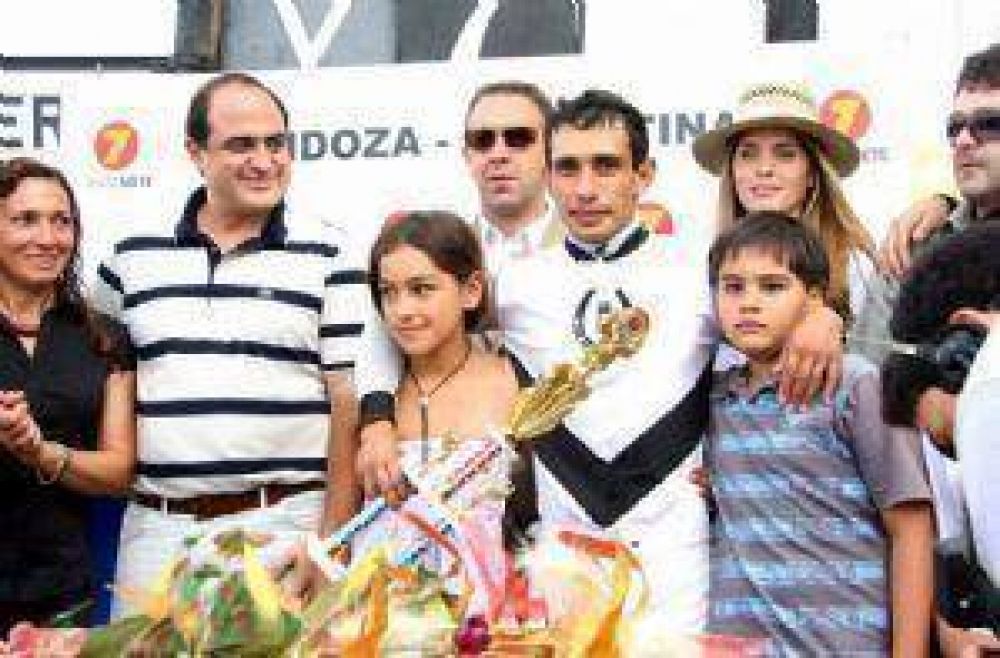 El Gobierno acusa a la hinchada del Tomba de armar la silbatina a Jaque