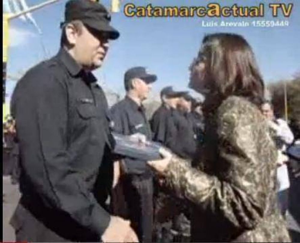 Distinguieron a polic�as por su heroismo