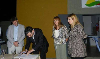 Gobierno firm� importante convenio destinado a internos del Servicio Penitenciario