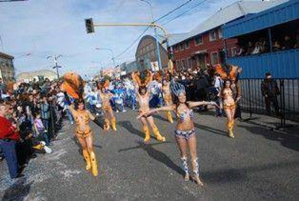 Multitudinario cierre de la d�cima edici�n del carnaval provincial 2009.