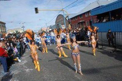 Multitudinario cierre de la d�cima edici�n del carnaval provincial 2009.