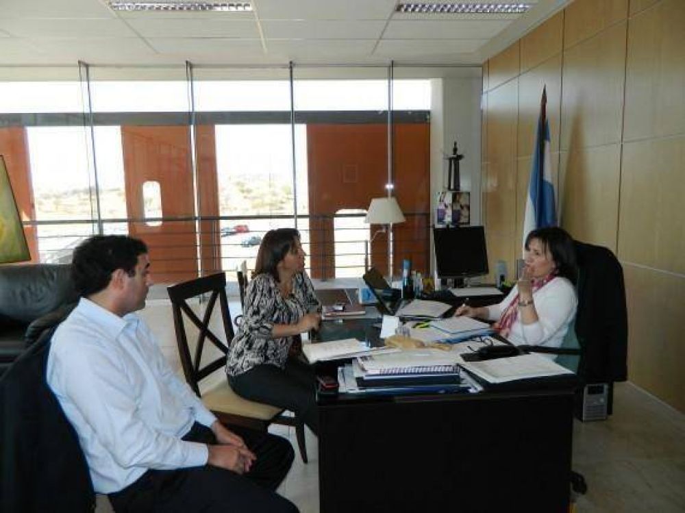 La ministra Nigra recibi a la intendenta de Villa de la Quebrada