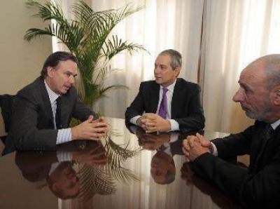 El PJ enfila para Viedma, la Casa Rosada pide "recalcular"