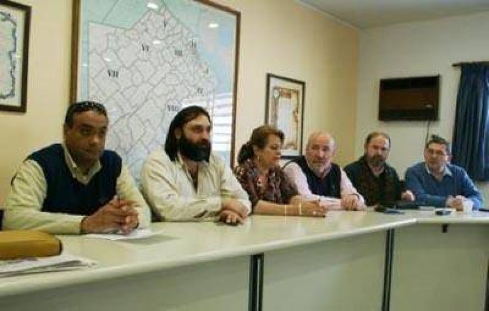 Expectativa de los gremios docentes por la reuni�n de esta tarde con De Luc�a